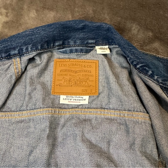Levis denim jacket women sz s with patchs big e - Picture 10 of 11
